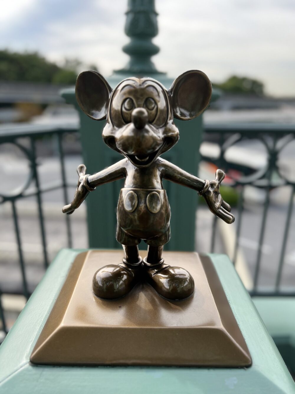 キャラクター達がお出迎え】東京ディズニーランド
