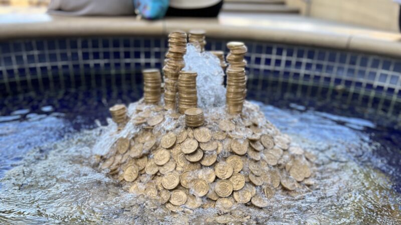 金貨でできた噴水